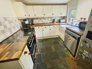 Kitchen- click for photo gallery